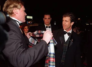 Bob Shields Daily Record journalist gives his tartan scarf to Mel Gibson after the Oscar