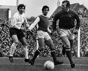Bob Wilson Arsenal goalkeeper with the ball 1972 with Frank McLintock team