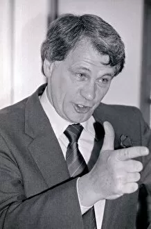Images Dated 23rd April 1985: Bobby Robson - April 1985 England manager
