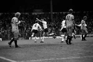 Bolton Wanderers 3 v. Cambridge United 4. Division 2 Football. October 1981 MF04-05-049
