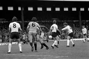 Bolton Wanderers 3 v. Cambridge United 4. Division 2 Football. October 1981 MF04-05-014