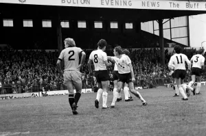 Bolton Wanderers 3 v. Cambridge United 4. Division 2 Football. October 1981 MF04-05-003