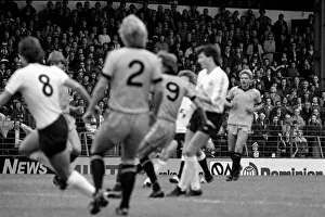 Bolton Wanderers 3 v. Cambridge United 4. Division 2 Football. October 1981 MF04-05-024