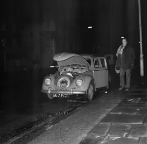 00048 Prints: Bombs: Police chase V. W wanted on bomb squad list of wanted cars. January 1975 75-00512