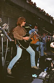 00427 Prints: Bon Jovi brought the walkways of Londons South Bank to a standstill when they played