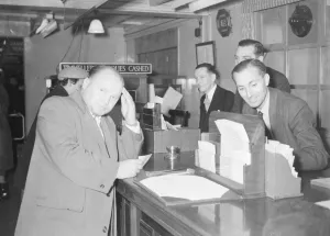 00002 Prints: Bookmaker Jimmy McRae SP 16 / 9 / 1951 XP0000 B4393 / 2