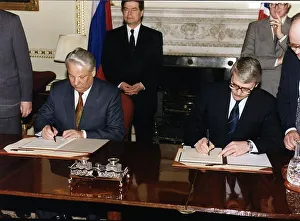 Boris Yeltsin Russian President and John Major British Prime Minister sign a Memorandum