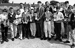 Schoolchildren Prints: Boro footballer, Gary Robinson (centre) presents the trophies to the captains of winning