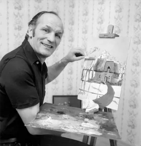 Boxer: Boxing: Painting: Unusual: Henry Cooper working on a painting of a Cotswold