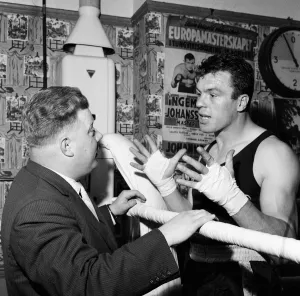 Interview Prints: Boxer Dick Richardson talks to sports writer Sam Leitch. 3rd September 1961