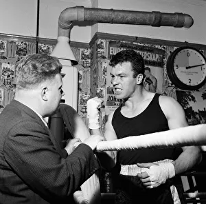 Boxer Dick Richardson talks to sports writer Sam Leitch. 3rd September 1961
