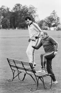 01409 Prints: Boxer John Conteh and Ronald Fraser training for a forthcoming film