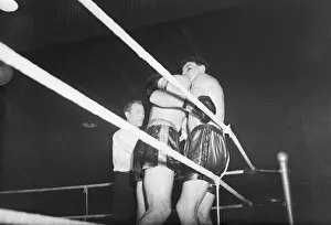 00001 Prints: Boxing 1950 Jack Gardner beats Johnny Williams in eliminator for British