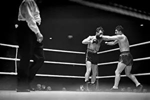 Boxing Bruce Woodcock v. Lee Savold at Harringay arena. December 1948 O15898-001