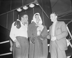 Boxing Randolph Turpin knocks out Eli Elandon at Watford Turpin at ringside