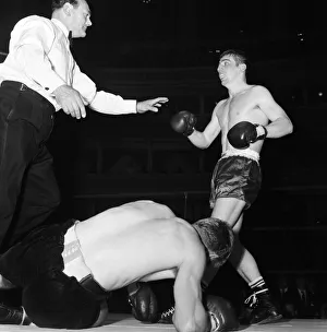 01271 Prints: Boxing at The Royal Albert Hall. Liverpools Pat Dwyer (standing