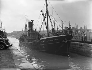 Docks Prints: The Boyd Line Fleet sidewinder trawler Arctic Explorer seen here leaving the St Andrews
