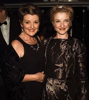 Brenda Blethyn and Jane Horrock November 1998 arriving at the Odeon Leicester