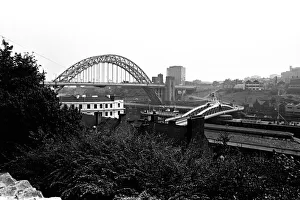 00498 Prints: The Bridge Hotel, Newcastle, manager Bert Young and customers admire the view of the Tyne