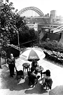 00498 Prints: The Bridge Hotel, Newcastle, manager Bert Young and customers admire the view of the Tyne