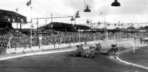 Motorbikes Prints: Bristol Speedway, the Bristol Bulldogs perform at the Knowle Stadium in the 1950s