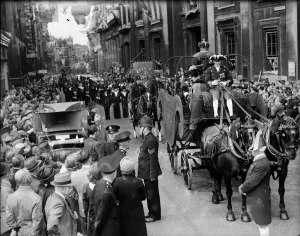 Bristols Proclamation Coach outside the Old Council House in Corn Street in 1945