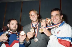 01305 Prints: Britains Olympians arrives at Heathrow airport following the Seoul Olympics