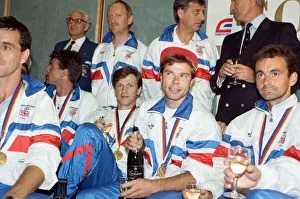 01305 Prints: Britains Olympians arrives at Heathrow airport following the Seoul Olympics
