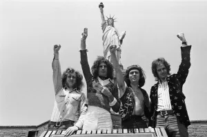 One of Britains top pop groups Slade are pictured on their way to visit the Statue