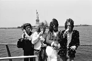 01112 Prints: One of Britains top pop groups Slade are pictured on their way to visit the Statue