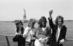 One of Britains top pop groups Slade are pictured on their way to visit the Statue
