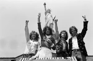 One of Britains top pop groups Slade are pictured on their way to visit the Statue
