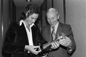 Rider Prints: Britains World Motorcycle racing Champion Barry Sheene receives his awards for