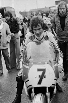 00964 Prints: Britiains World Motorcycle racing Champion Barry Sheene at brands hatch competing in