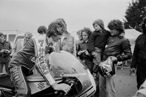 00964 Prints: Britiains World Motorcycle racing Champion Barry Sheene at brands hatch competing in