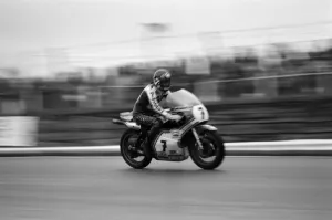 Britiains World Motorcycle racing Champion Barry Sheene at brands hatch competing in