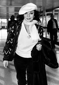 Pullover Prints: British actress Joan Collins at Heathrow Airport in February 1982