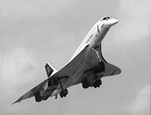 Landing Prints: British Airways Concorde approaching Humberside Airport 18th June, 1994