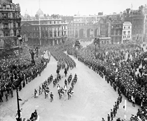 00418 Prints: British and Allied troops seen here march through Trafalgar Square during the Victory