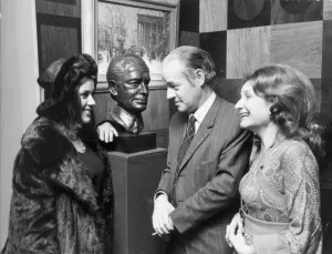 Suit Prints: British author Alistair MacLean with his wife Mary Arden (woman in hat