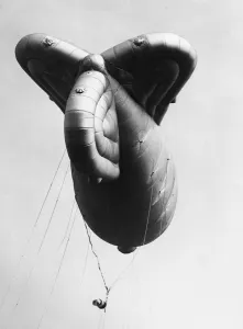 01438 Prints: British Balloon Command was established to protect cities