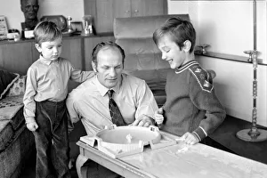 Games Prints: British boxer Henry Cooper pictured with sons Henry Marco aged 10 (right