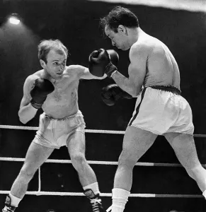 00059 Prints: British flyweight boxer John McCluskey in action against Manolin Alvarez during their