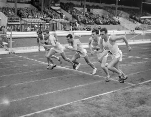 00001 Prints: British Games at White City 1950 Mile Start - left to Rht W Shykhuis (Benelux)