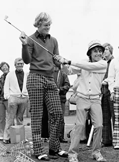 00188 Prints: British Golf Open runner up Johnny Miller instructs John Stickle