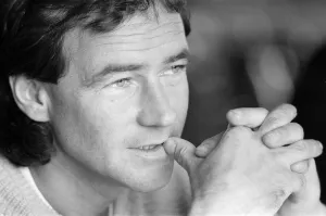 00967 Prints: Former British Motorcycle road racer Barry Sheene prepares to emigrate to Australia