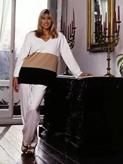 Images Dated 1st August 1998: Former British Olympic swimmer Sharron Davies poses wearing white trousers