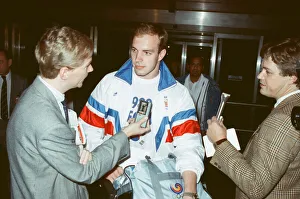 00426 Prints: British Olympic Team returns home from the Seoul Olympic Games in South Korea