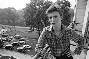 00542 Prints: British pop singer David Bowie pictured at the Dorchester Hotel, London