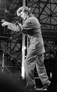00542 Prints: British pop singer David Bowie pictured performing in concert at Wembley